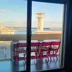 Grand Avec Ascenseur, Parking Et Terrasse *