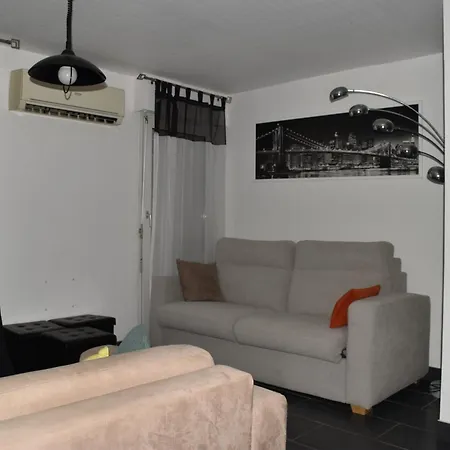 Grand Avec Ascenseur, Parking Et Terrasse Σετ