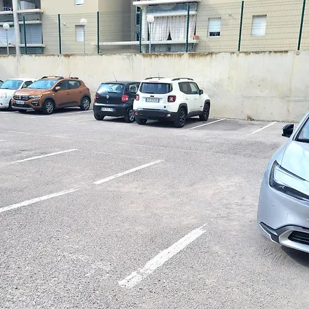 Grand Avec Ascenseur, Parking Et Terrasse *