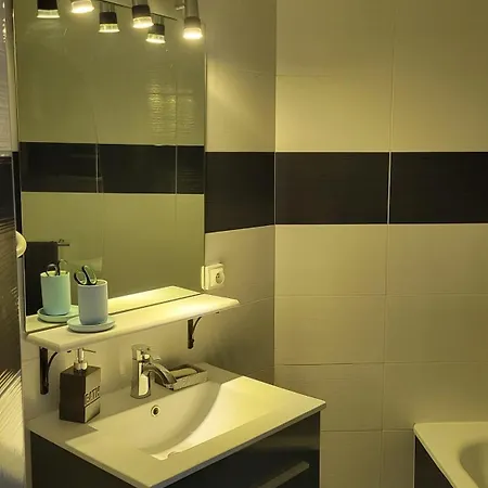 Grand Avec Ascenseur, Parking Et Terrasse *