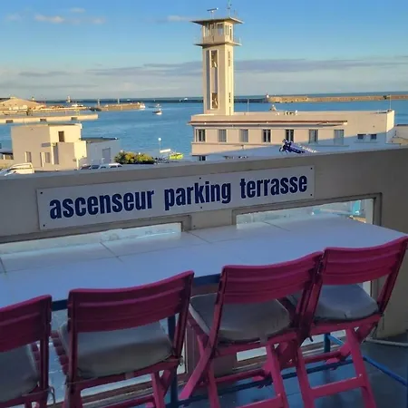 Grand Avec Ascenseur, Parking Et Terrasse アパート *