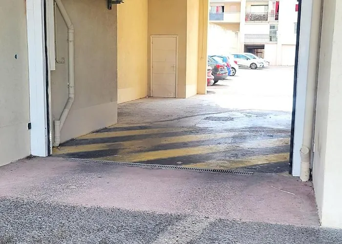Grand Avec Ascenseur, Parking Et Terrasse Σετ