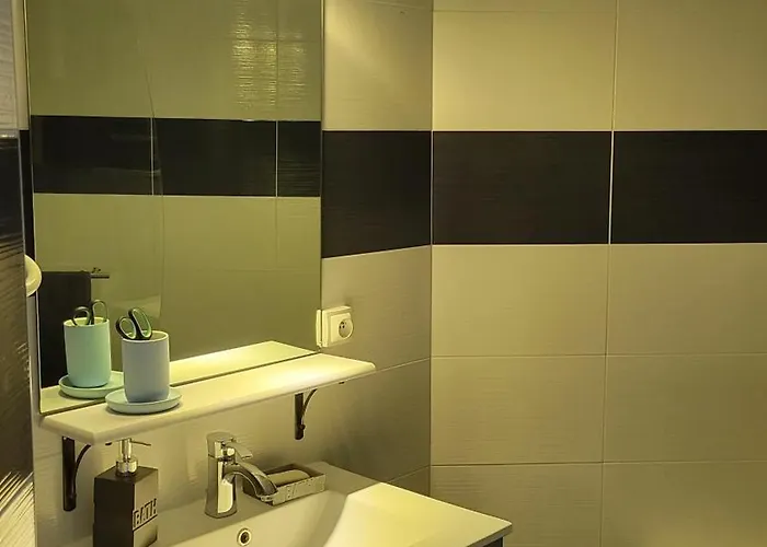 Grand Avec Ascenseur, Parking Et Terrasse *